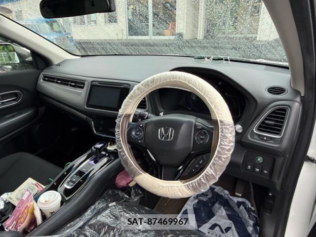 Honda VEZEL 2014-01 8210864-12