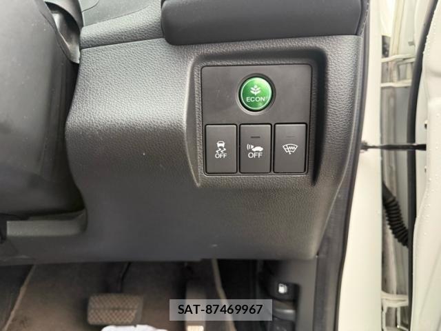 Honda VEZEL 2014-01 8210864-15