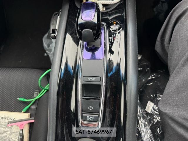 Honda VEZEL 2014-01 8210864-16