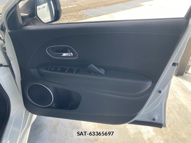 Honda VEZEL 2016-06 8884554-16
