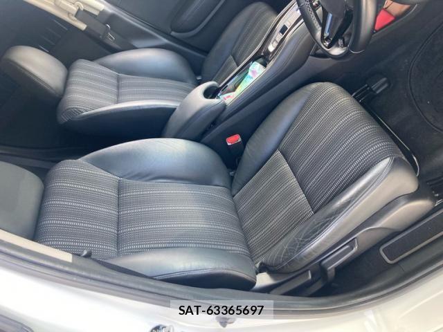Honda VEZEL 2016-06 8884554-17