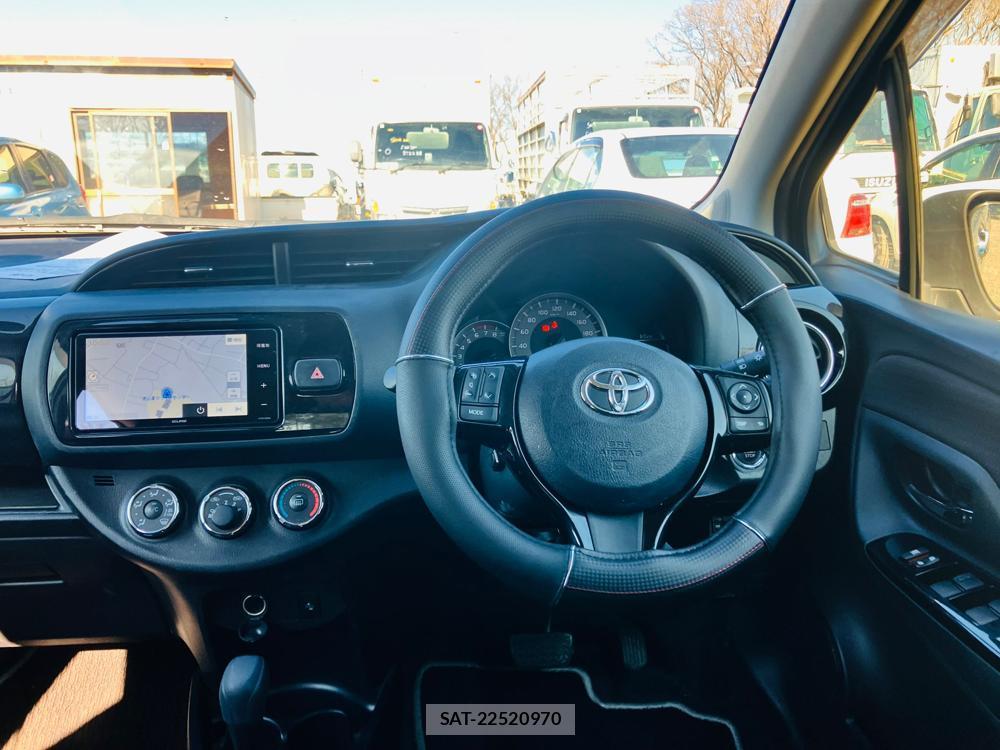 Toyota VITZ 2018-09 621224-13