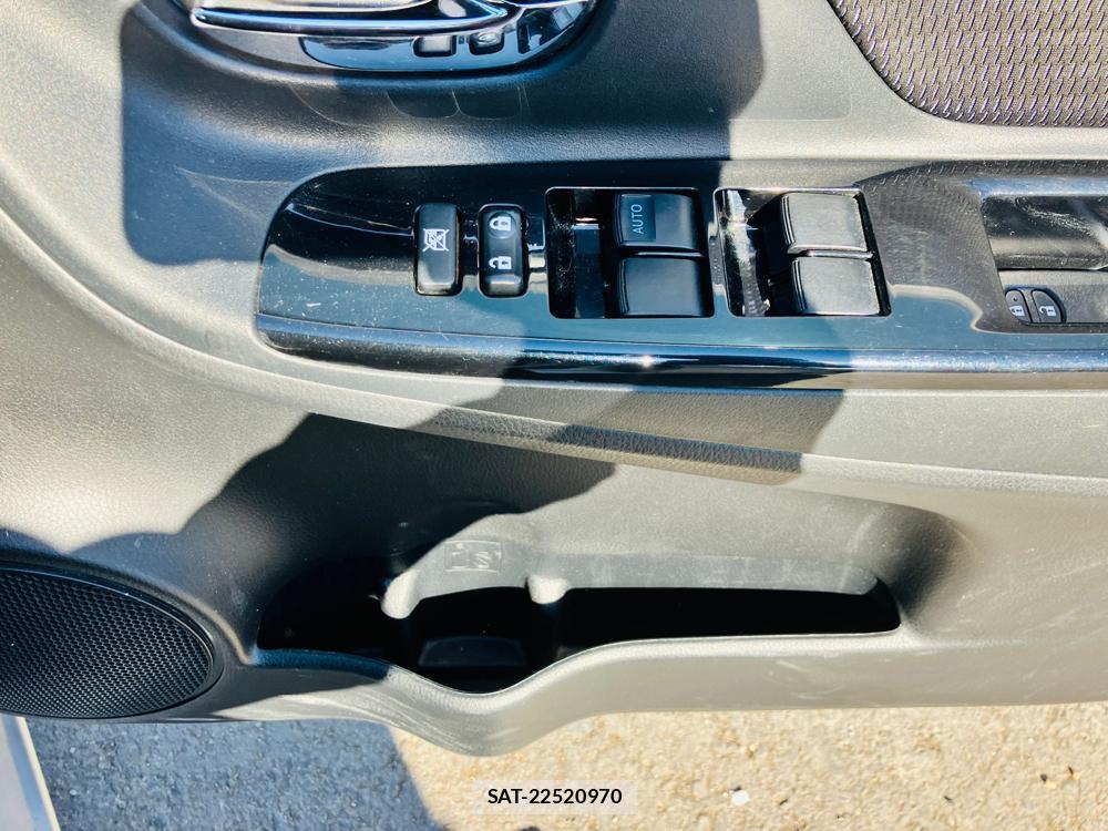 Toyota VITZ 2018-09 621224-27