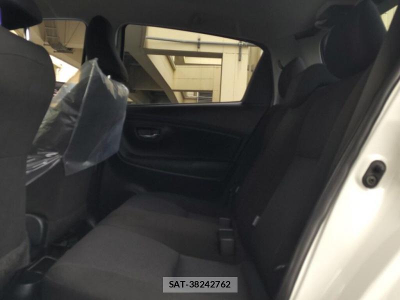 Toyota VITZ 2019-07 824642-5
