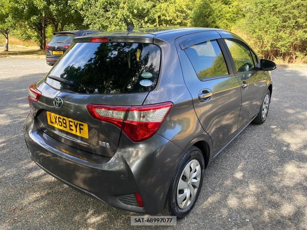 Toyota VITZ 2020-01 646994-3