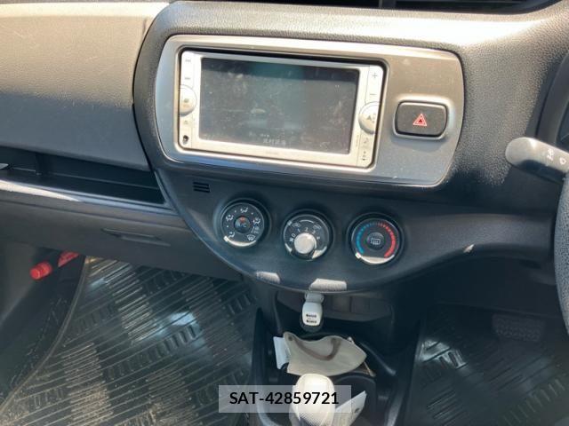 Toyota VITZ 2015-03 1211642-16