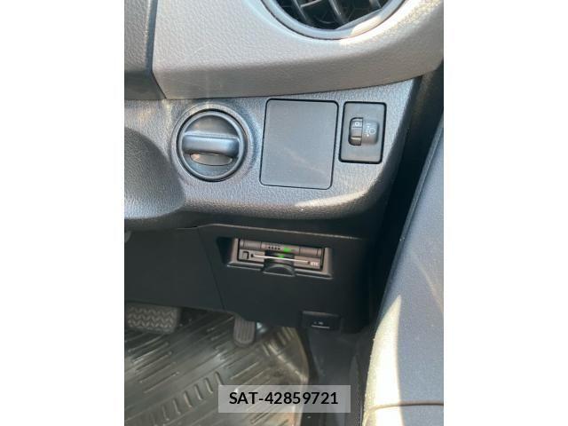 Toyota VITZ 2015-03 1211642-18