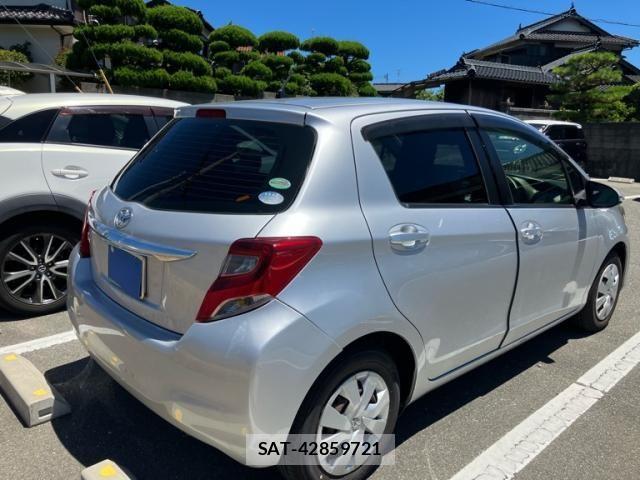 Toyota VITZ 2015-03 1211642-3