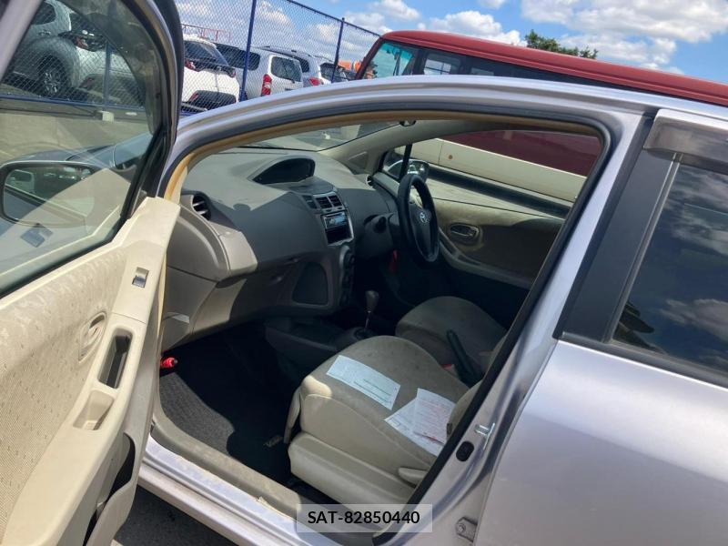 Toyota VITZ 2010-08 1297110-9