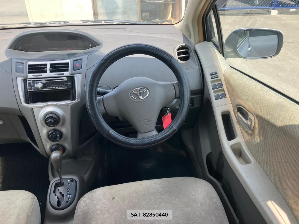Toyota VITZ 2010-08 1297110-13