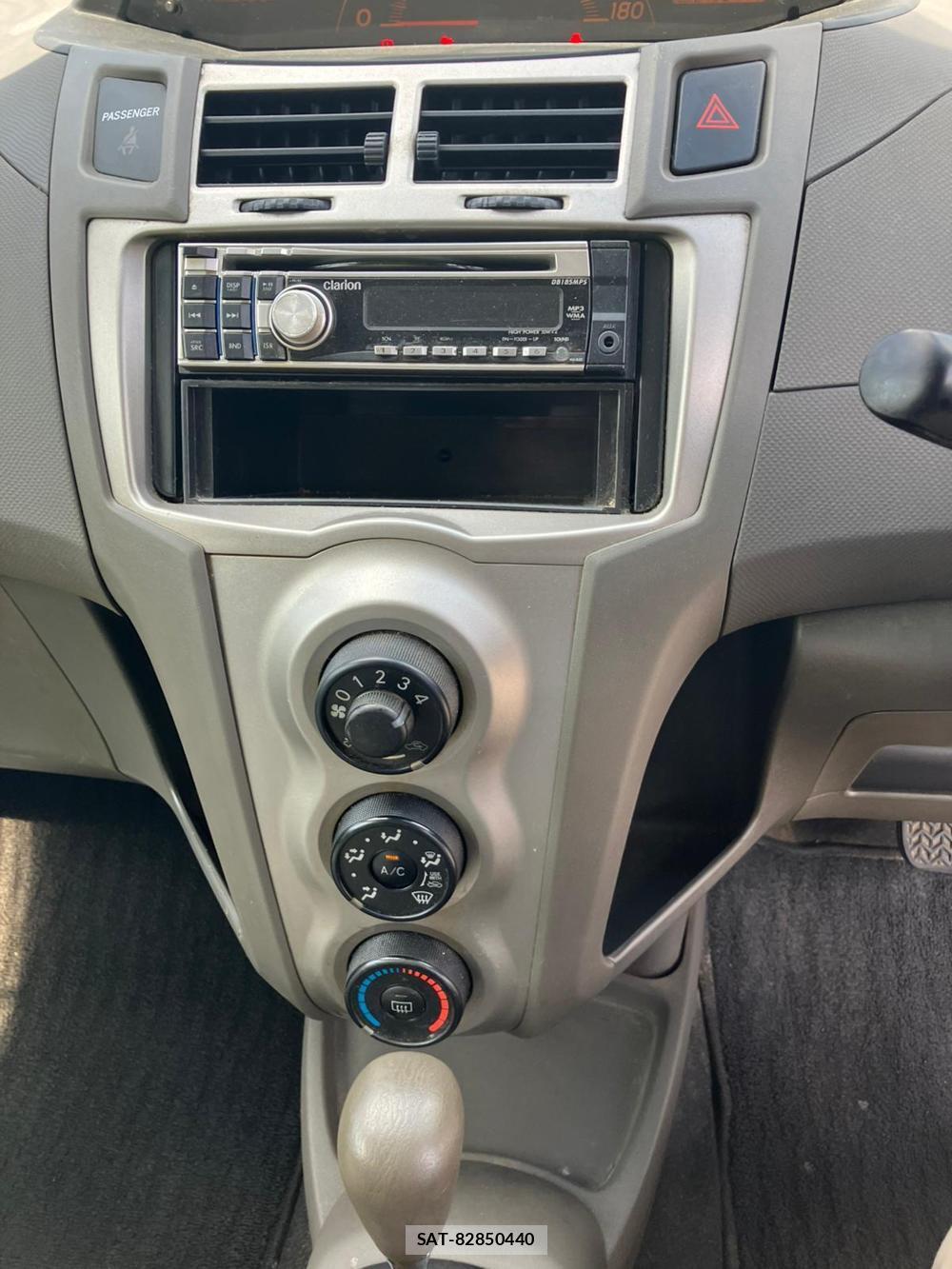 Toyota VITZ 2010-08 1297110-19