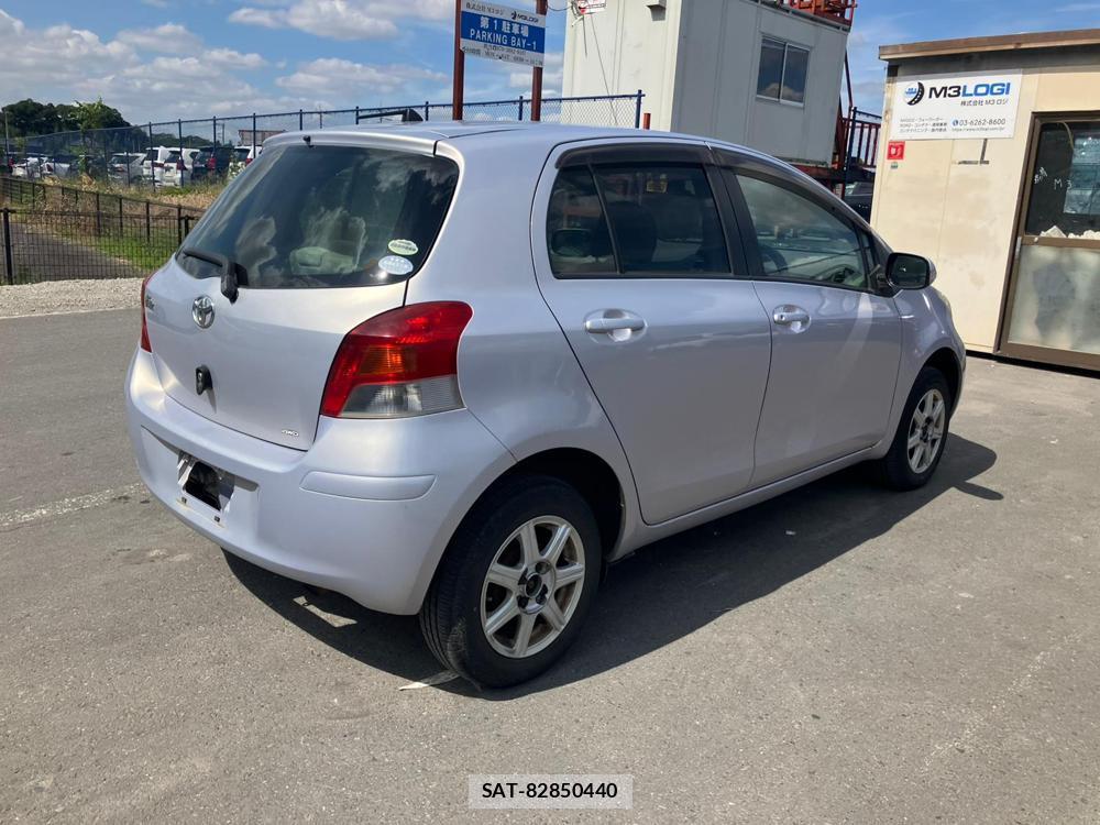 Toyota VITZ 2010-08 1297110-2