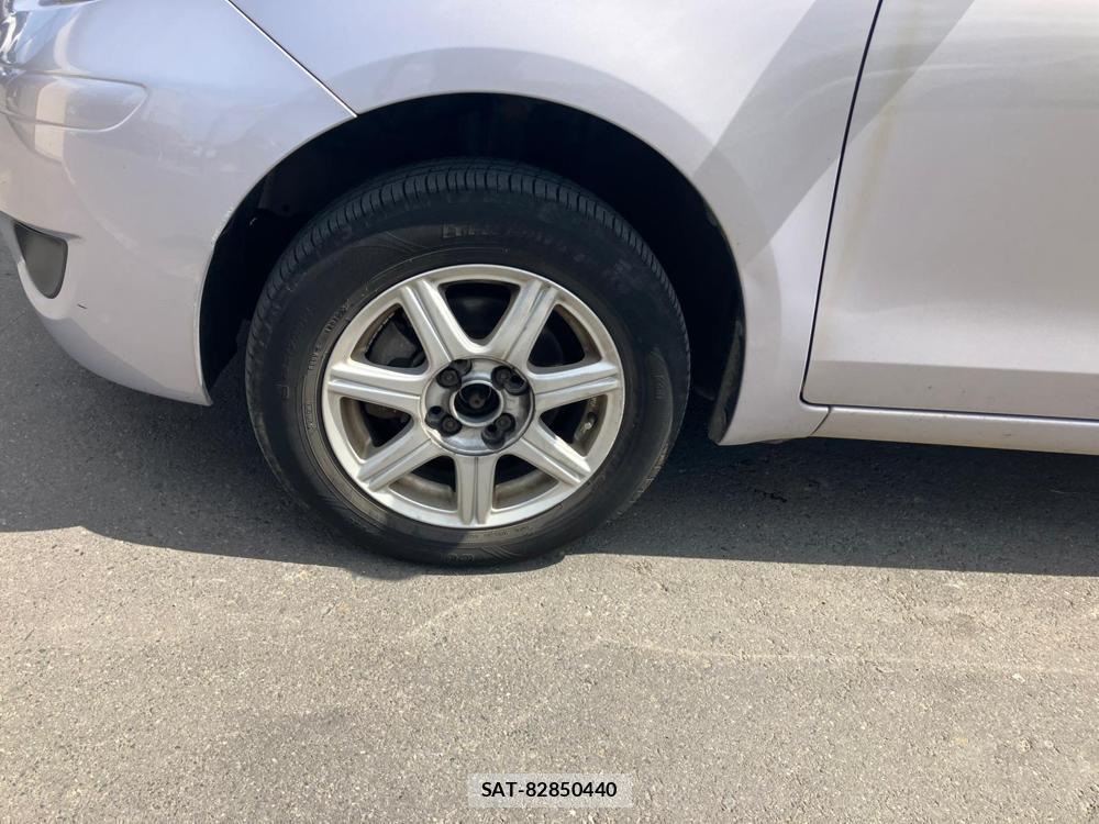 Toyota VITZ 2010-08 1297110-33