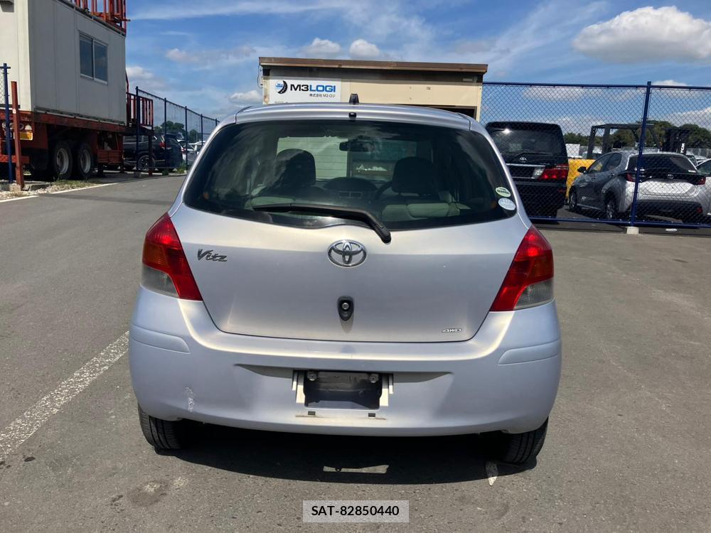 Toyota VITZ 2010-08 1297110-3