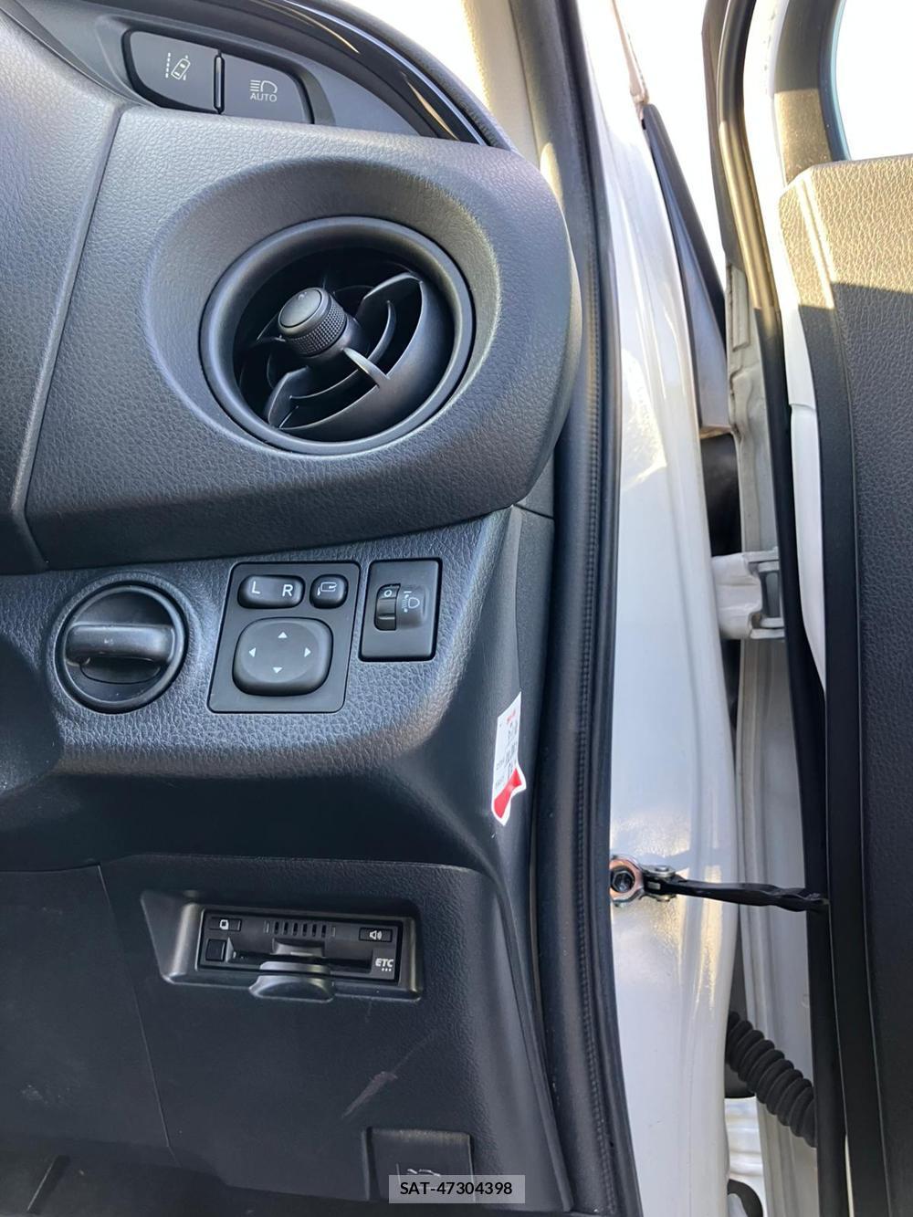 Toyota VITZ 2018 1289523-17