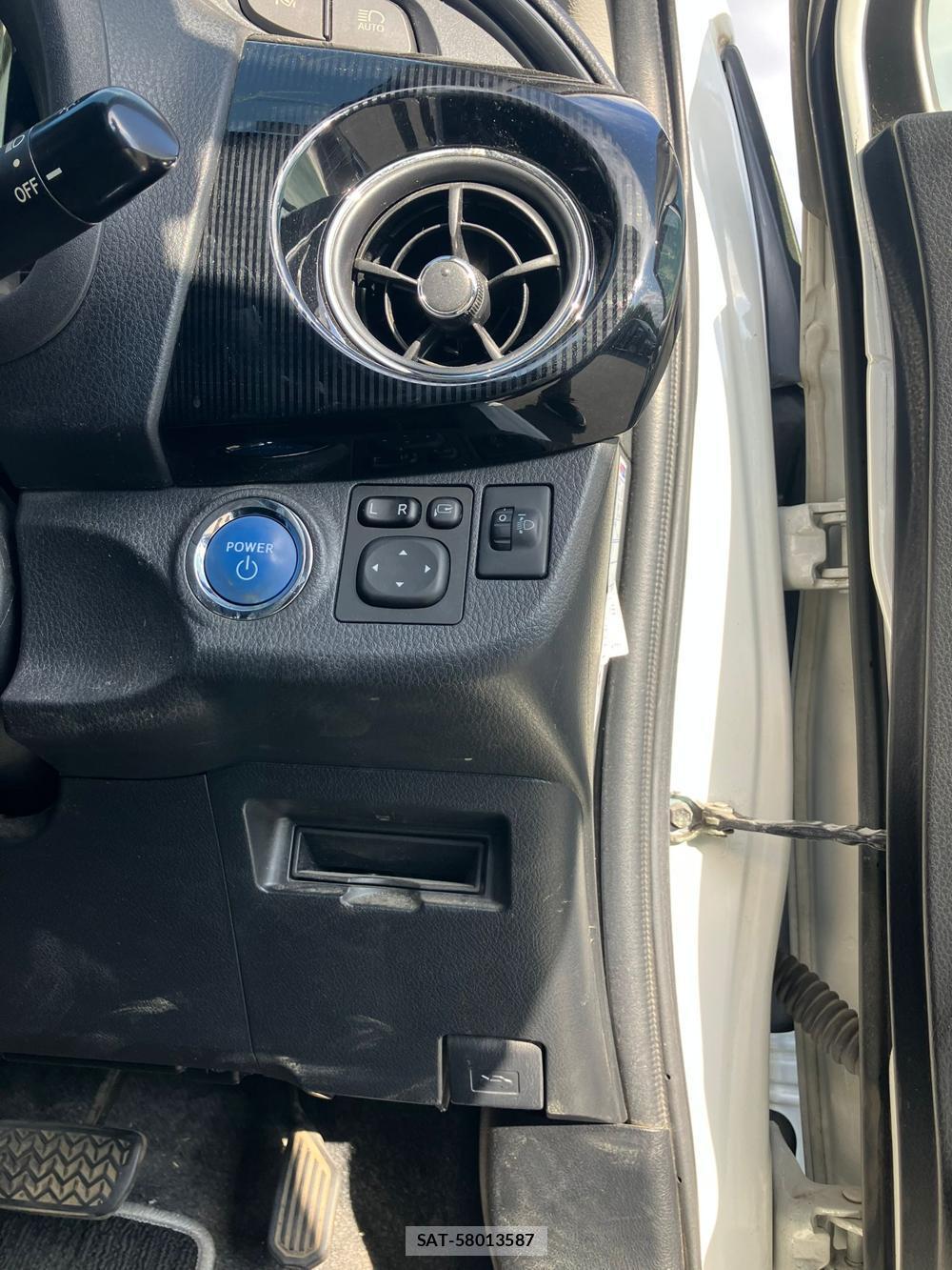 Toyota VITZ 2018 1284223-17