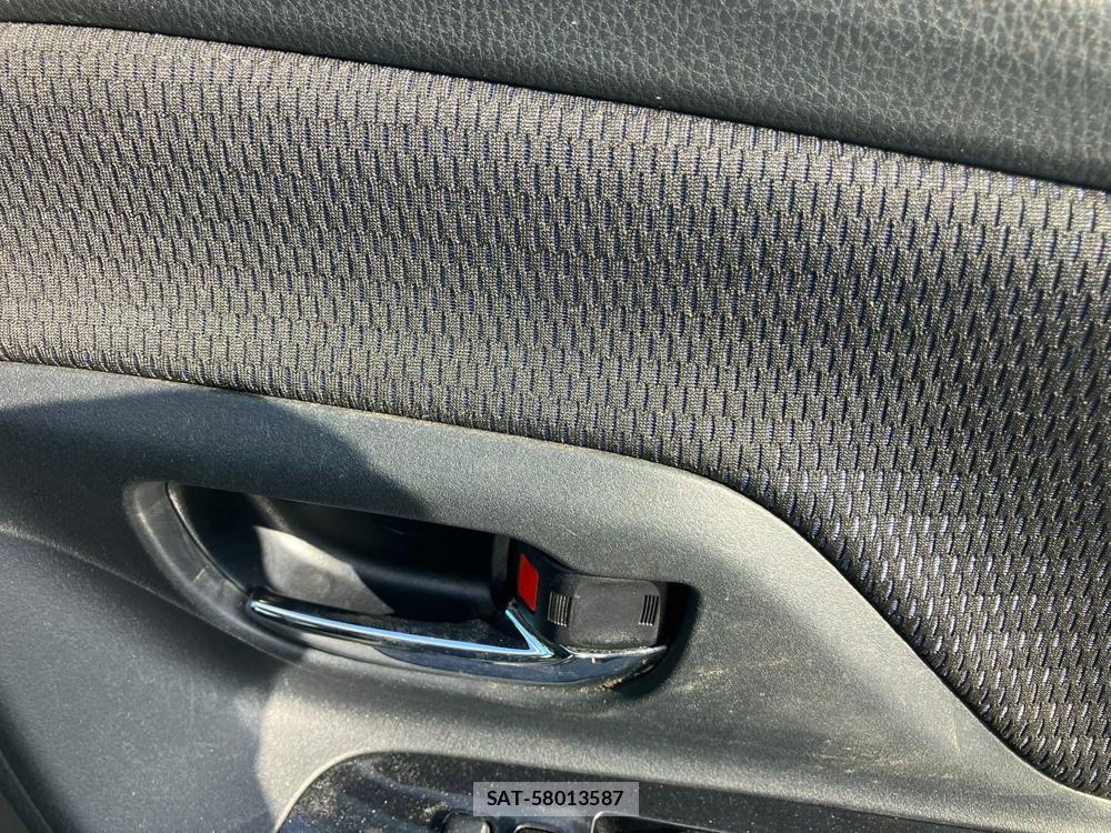 Toyota VITZ 2018 1284223-24