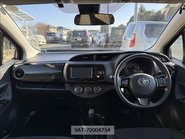 Toyota VITZ 2017-12 1829945-1