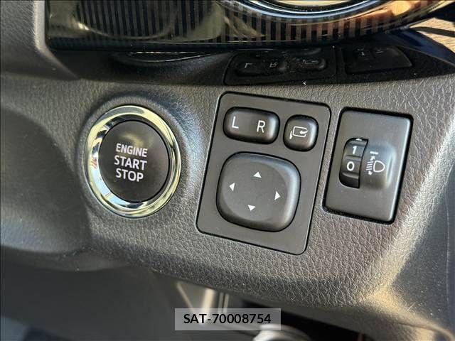 Toyota VITZ 2017-12 1829945-3