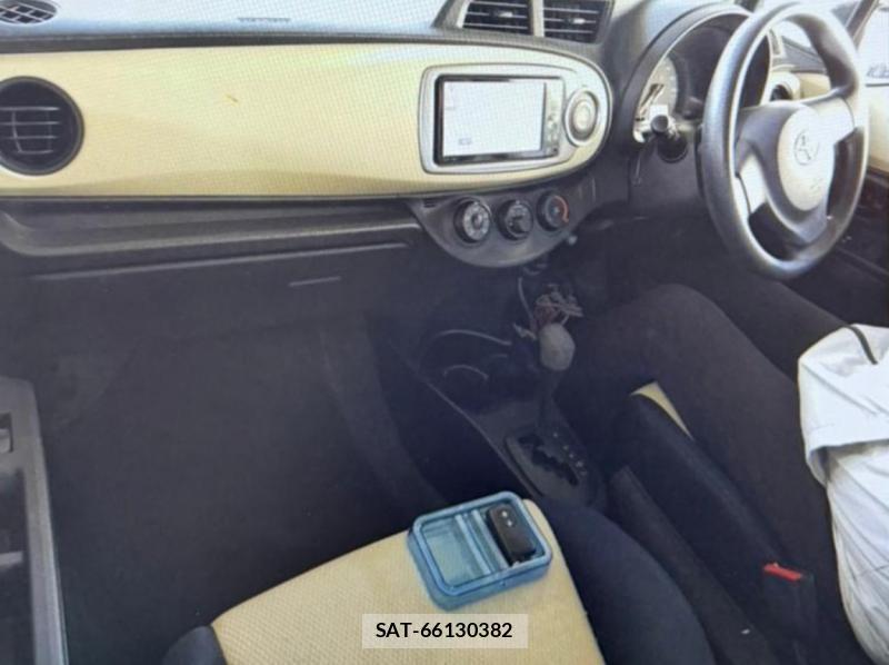 Toyota VITZ 2011 2370886-4