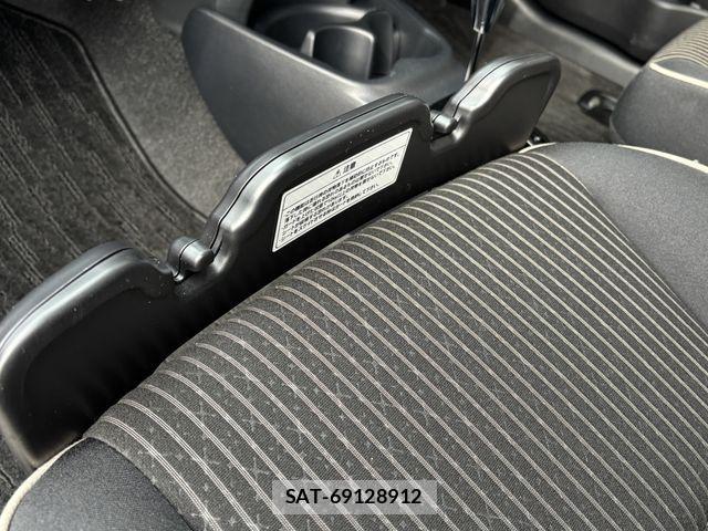 Toyota VITZ 2018-12 3390345-14