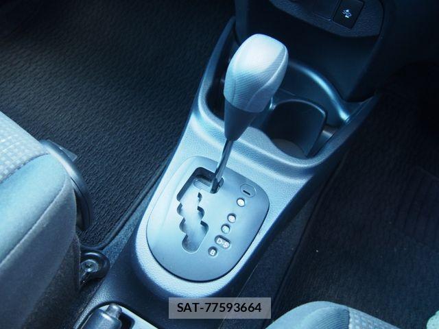 Toyota VITZ 2015-09 3390370-12