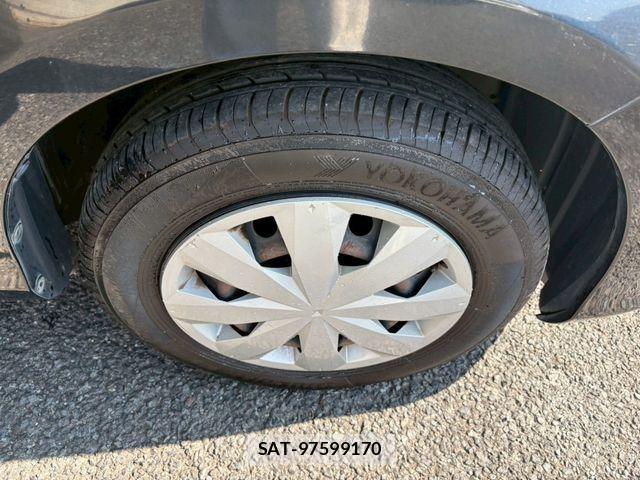 Toyota VITZ 2011-07 3779359-11