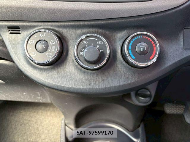 Toyota VITZ 2011-07 3779359-24