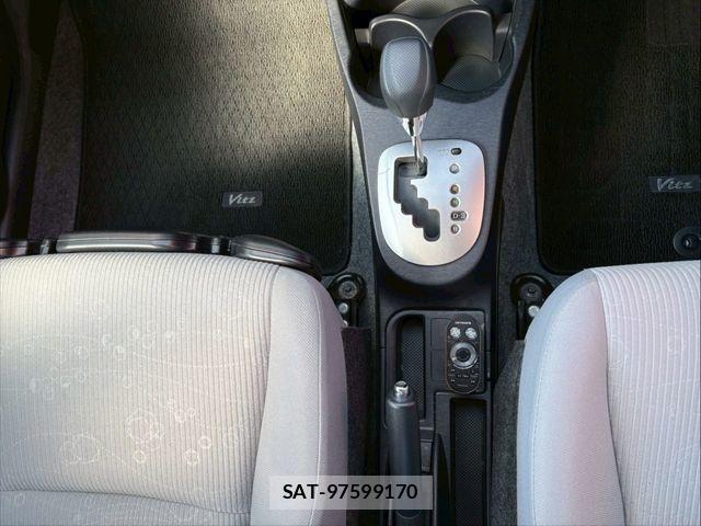 Toyota VITZ 2011-07 3779359-25