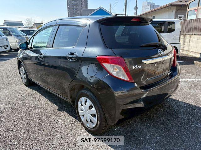 Toyota VITZ 2011-07 3779359-4