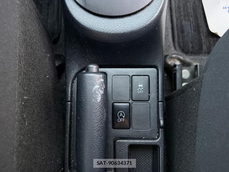 Toyota VITZ 2014-05 1320523-32