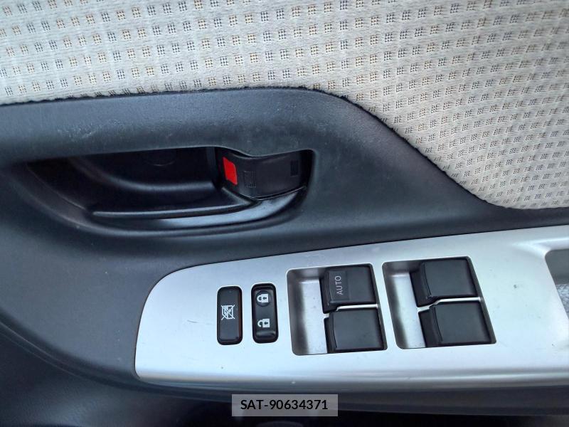 Toyota VITZ 2014-05 1320523-37