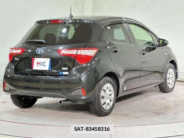Toyota VITZ 2017-03 4373431-4