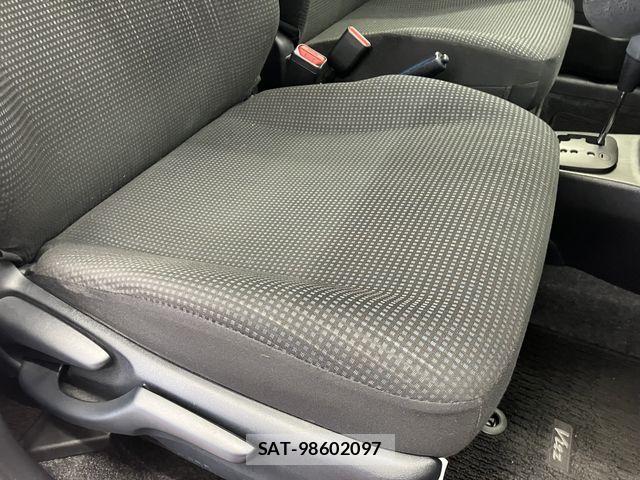 Toyota VITZ 2016-07 4395684-5