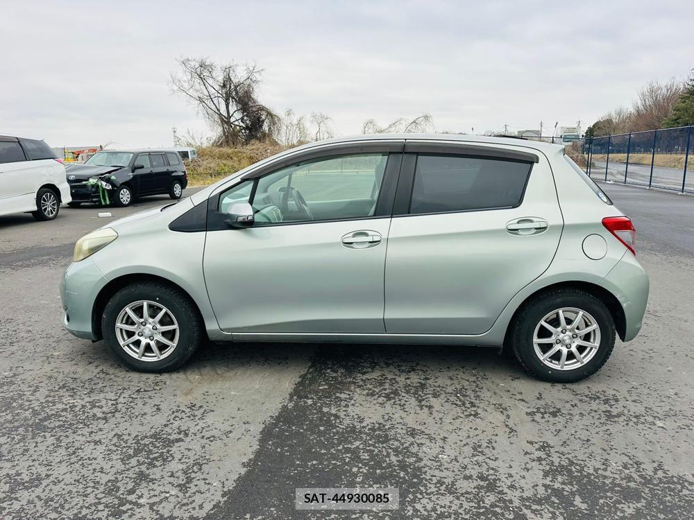 Toyota VITZ 2011 3926110-1