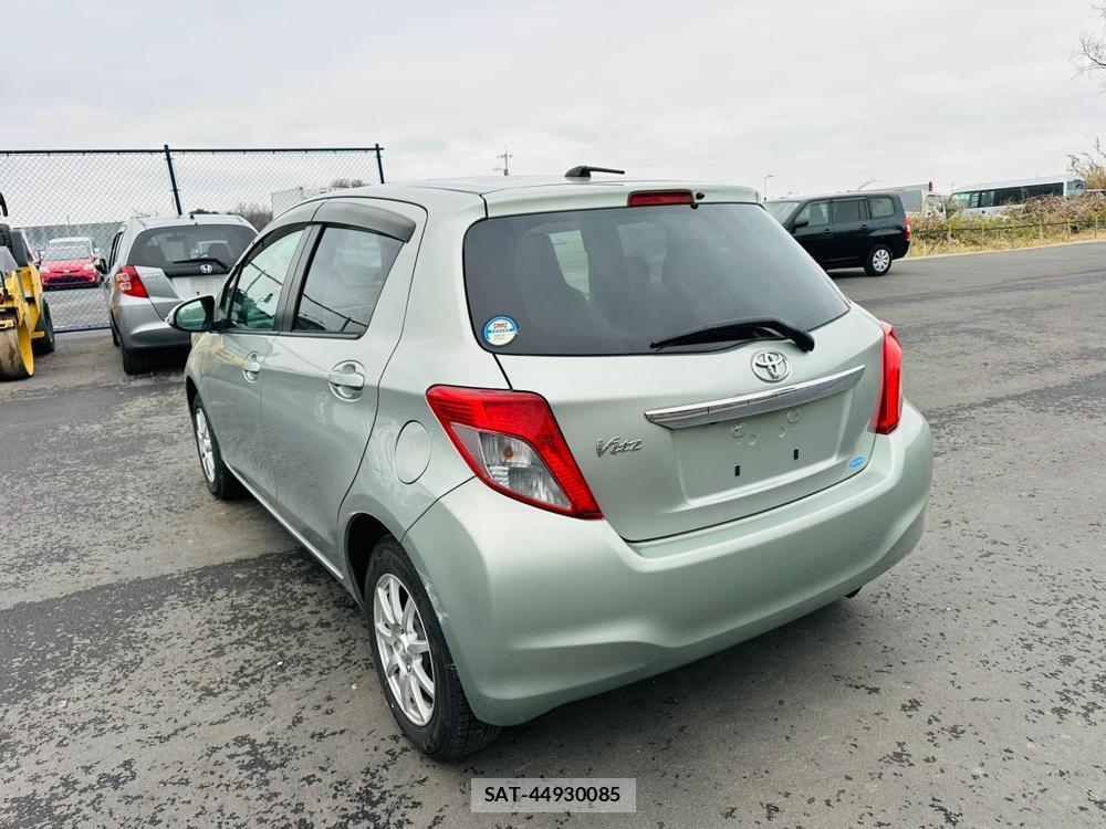 Toyota VITZ 2011 3926110-2