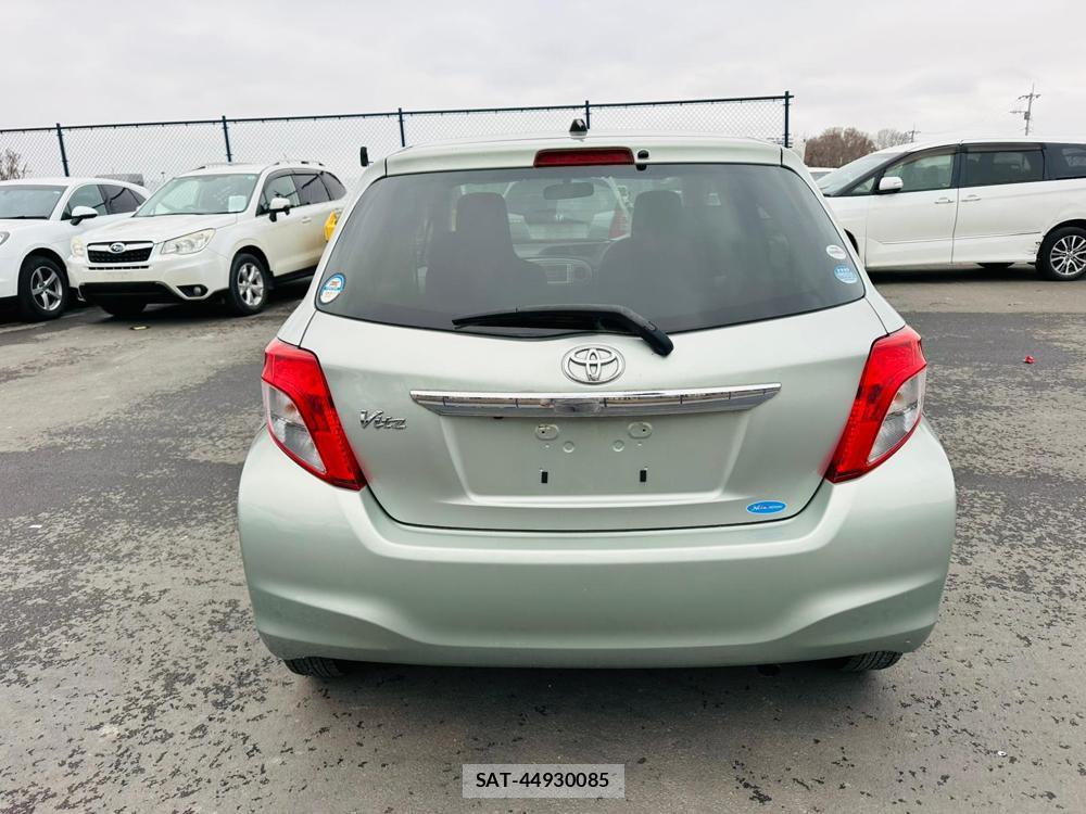 Toyota VITZ 2011 3926110-3