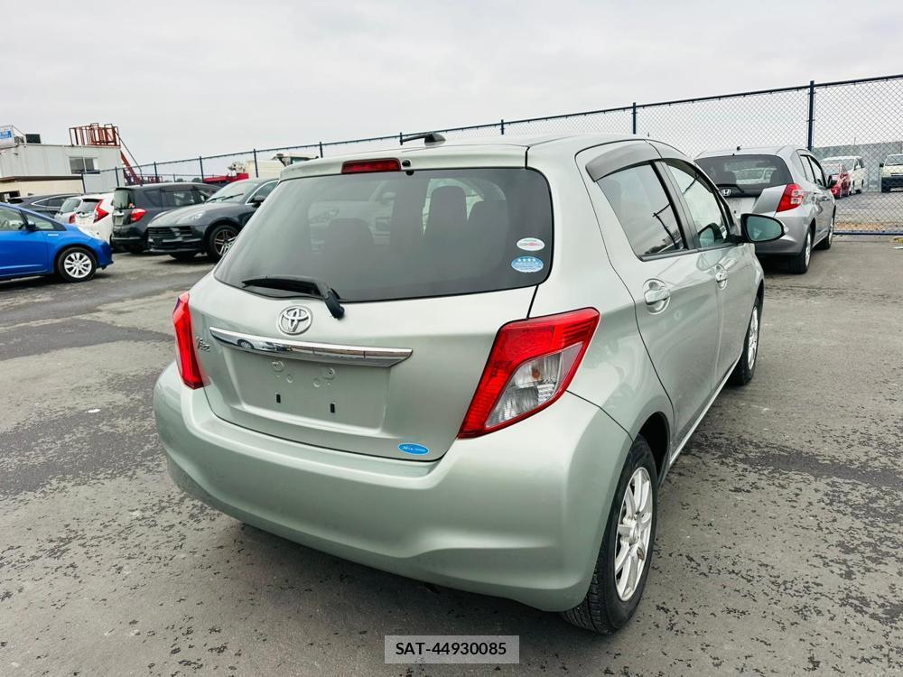 Toyota VITZ 2011 3926110-4