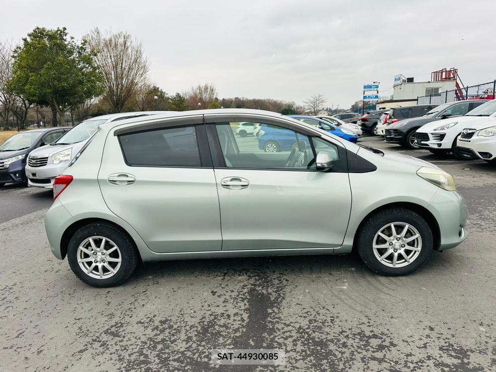 Toyota VITZ 2011 3926110-5
