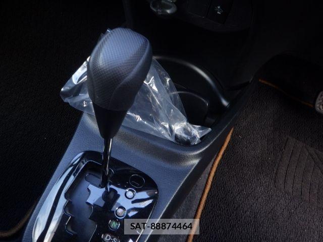 Toyota VITZ 2018-07 5882092-6