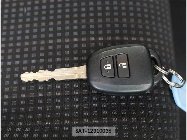 Toyota VITZ 2017-06 5882099-16