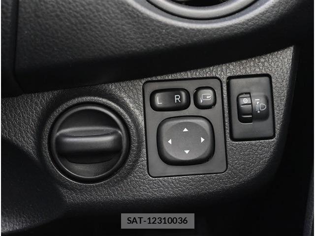 Toyota VITZ 2017-06 5882099-26