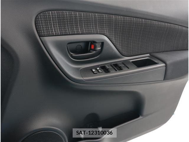 Toyota VITZ 2017-06 5882099-3