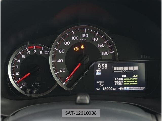 Toyota VITZ 2017-06 5882099-5