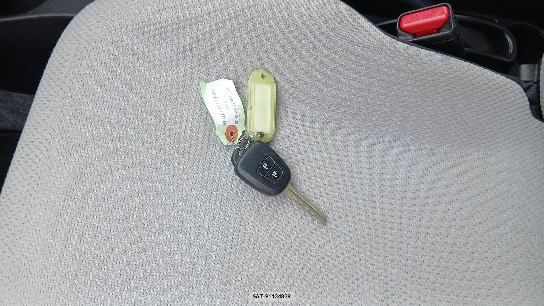 Toyota VITZ 2014 1346434-18