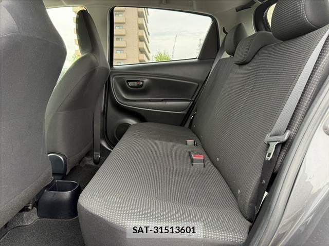 Toyota VITZ 2015-06 6615483-18