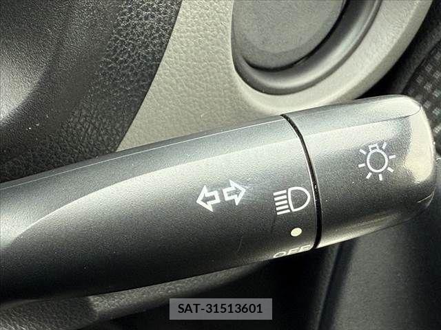 Toyota VITZ 2015-06 6615483-22