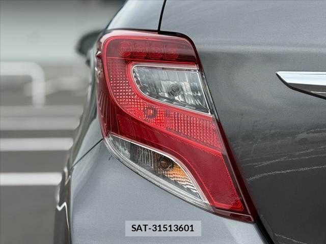 Toyota VITZ 2015-06 6615483-29