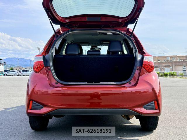 Toyota VITZ 2018-10 6717668-9