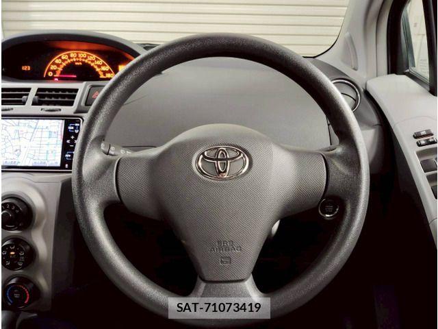 Toyota VITZ 2010-02 6753782-17